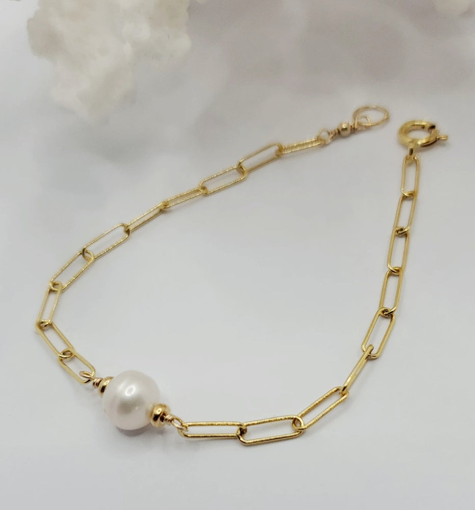 
            
                Load image into Gallery viewer, Goddess Paper Link Necklace |  Freshwater Pearl | 18k Gold Vermeil |  Sterling Silver
            
        
